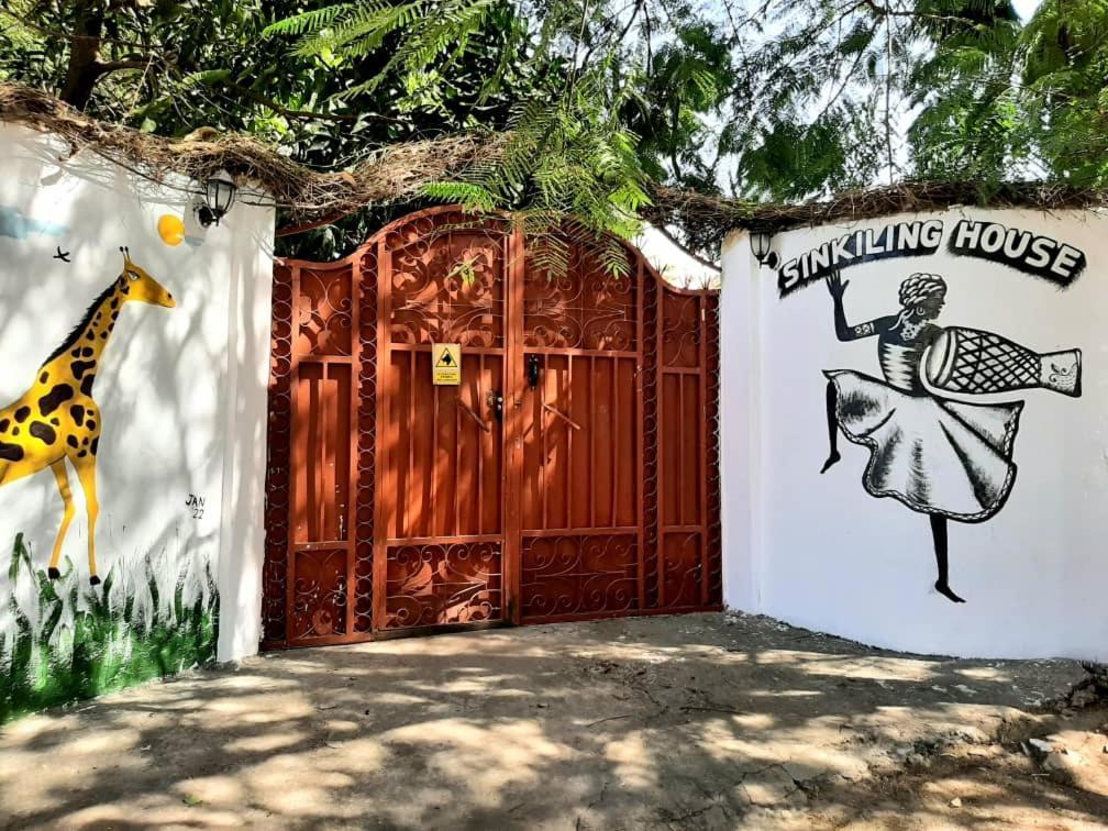 Casa Hotel Sinkiling Gambia Serrekunda Εξωτερικό φωτογραφία